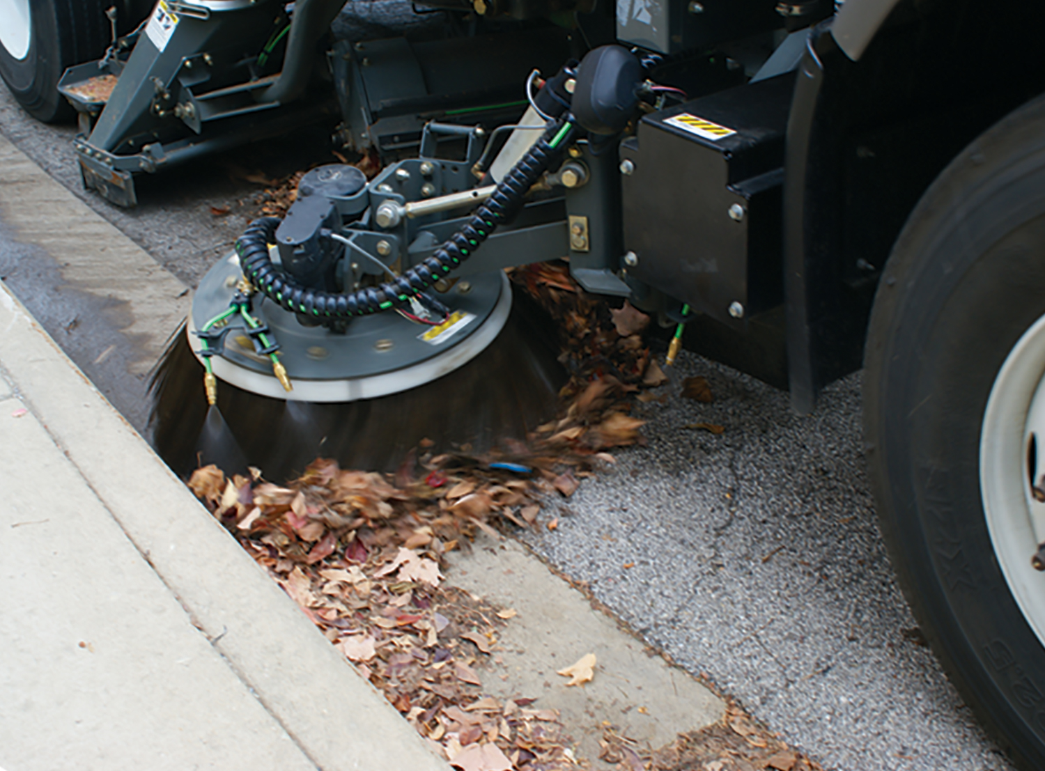 Pure Vacuum Sweeper Trucks